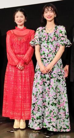 　上映イベントに出席した小野花梨（左）と見上愛