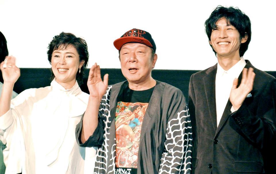 　撮影を振り返った（左から）寺島しのぶ、古田新太、松坂桃李＝都内