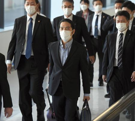 帰国した小室圭さん＝成田空港（撮影・金田祐二）