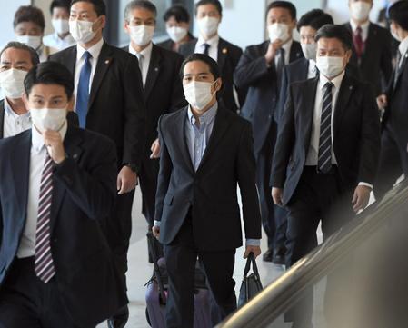 帰国した小室圭さん＝成田空港（撮影・金田祐二）