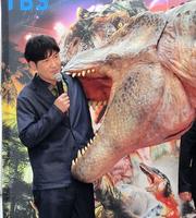 ティラノサウルスに襲われるココリコ・田中直樹