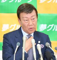 コロナ禍でのどの状態が悪くなり歌手活動引退を決めた橋幸夫＝東京・文京区の夢グループ（撮影・三好信也）