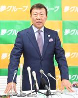 引退会見をおこなう橋幸夫＝東京・文京区の夢グループ（撮影・三好信也）