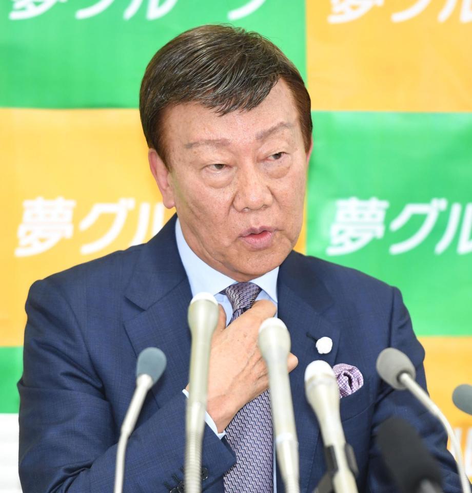 コロナ禍でのどの状態が悪くなり歌手活動引退を決めた橋幸夫＝東京・文京区の夢グループ（撮影・三好信也）