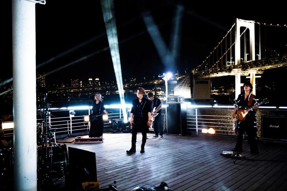 　レインボーブリッジを臨むロケーションで初の船上ライブを行ったＧＬＡＹ