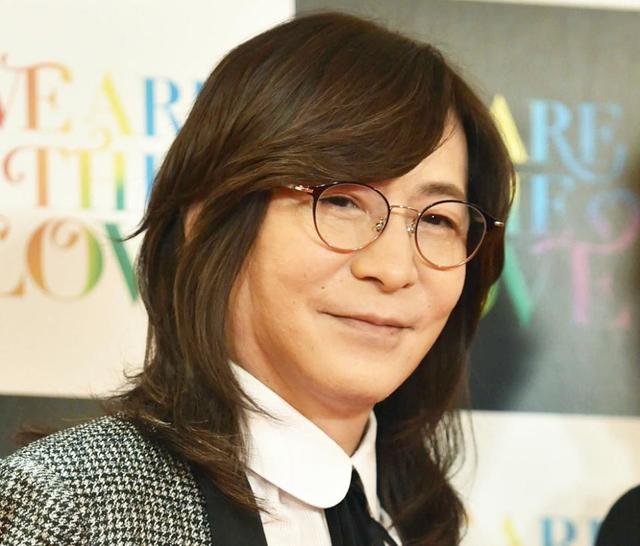 小室氏 髪ばっさり金髪ショートに 応援してます などの声 芸能 デイリースポーツ Online