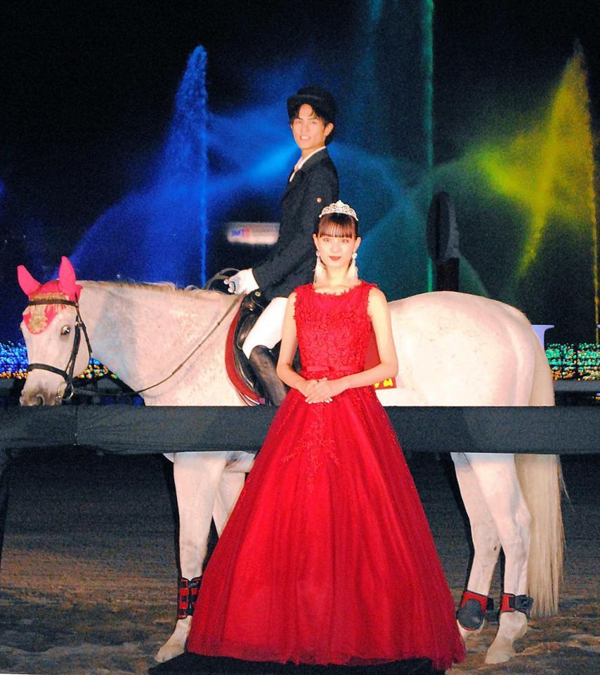 　鶴嶋乃愛（手前）と奥野壮