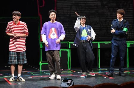 笑顔でＶ６の思い出を語る（左から）ふぉ～ゆ～の松崎祐介、福田悠太、辰巳雄大、越岡裕貴＝東京・よみうり大手町ホール（撮影・金田祐二）