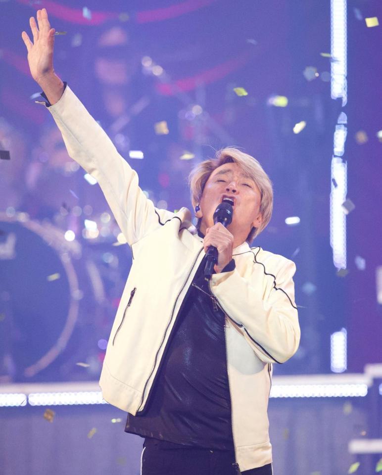 ファンに呼びかける近藤真彦