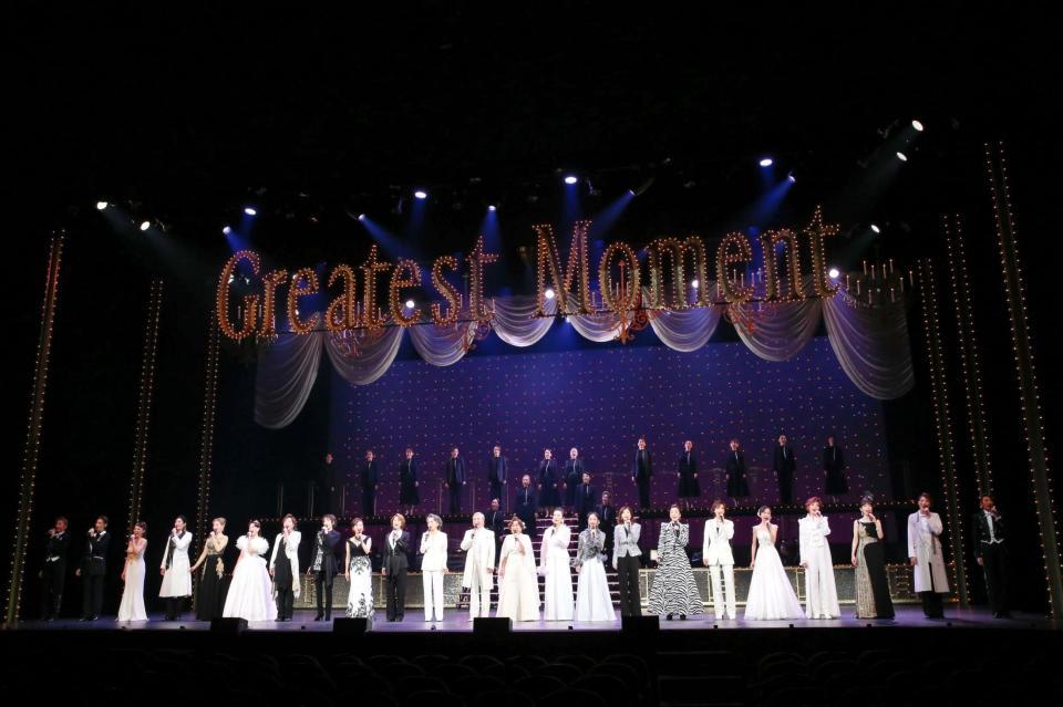 　宝塚歌劇花組・月組の元トップスターらが出演した「Ｇｒｅａｔｅｓｔ　Ｍｏｍｅｎｔ」＝撮影：岸隆子（Ｓｔｕｄｉｏ　Ｅｌｅｎｉｓｈ）