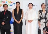 オープニングセレモニーに出席した（左から）レスリー・キー氏、すみれ、河瀨直美氏、平原綾香＝東京・羽田空港第２ターミナル