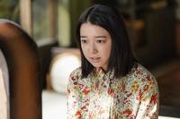 ラジオを聞く安子（上白石萌音）