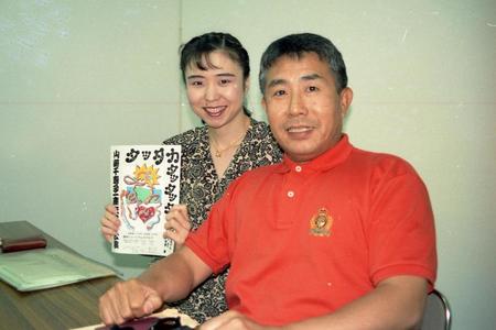 　女優の山崎千恵子（左）とコメディＮｏ．１の前田五郎さん＝９３年７月６日