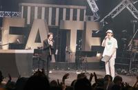 　ビッケブランカ（右）のツアーファイナルを祝福したシム・ウンギョン＝東京・ＬＩＮＥ　ＣＵＢＥ　ＳＨＩＢＵＹＡ