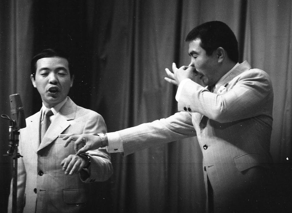 　コメディＮｏ．１の坂田利夫（左）と前田五郎さん＝７１年１１月２９日