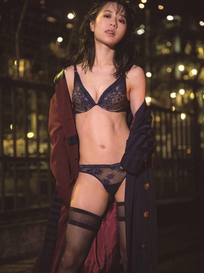 　ランジェリーカットを初披露した伊藤萌々香