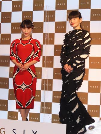 「ＧＩＮＺＡ　ＳＩＸ　Ｘｍａｓ　エントランスアート点灯公開・トークイベント」に出席した（左から）清川あさみ、秋元梢＝東京・ＧＩＮＺＡ　ＳＩＸ　　