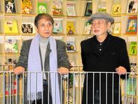 トークショーを行った細野晴臣（右）と安藤忠雄氏＝大阪市北区