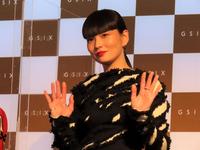 「ＧＩＮＺＡ　ＳＩＸ　Ｘｍａｓ　エントランスアート点灯公開・トークイベント」に出席した秋元梢＝東京・ＧＩＮＺＡ　ＳＩＸ　