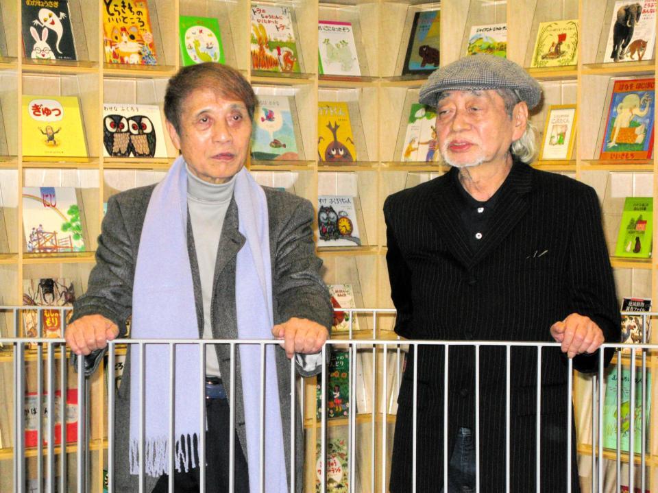 トークショーを行った細野晴臣（右）と安藤忠雄氏＝大阪市北区