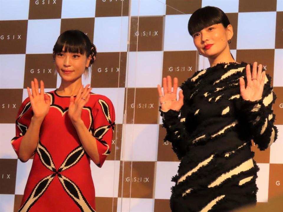 「ＧＩＮＺＡ　ＳＩＸ　Ｘｍａｓ　エントランスアート点灯公開・トークイベント」に出席した（左から）清川あさみ、秋元梢＝東京・ＧＩＮＺＡ　ＳＩＸ　ＩＮＺＡ　ＳＩＸ　