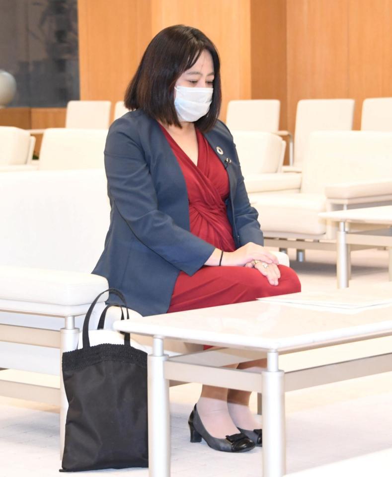　議長室で話をする木下富美子都議