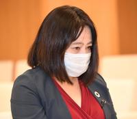 　議長室で目に涙を浮かべる木下富美子都議