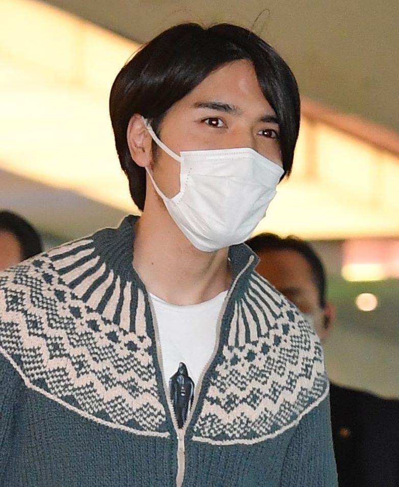 　ダース・ベイダーがプリントされたＴシャツを着た小室圭さん