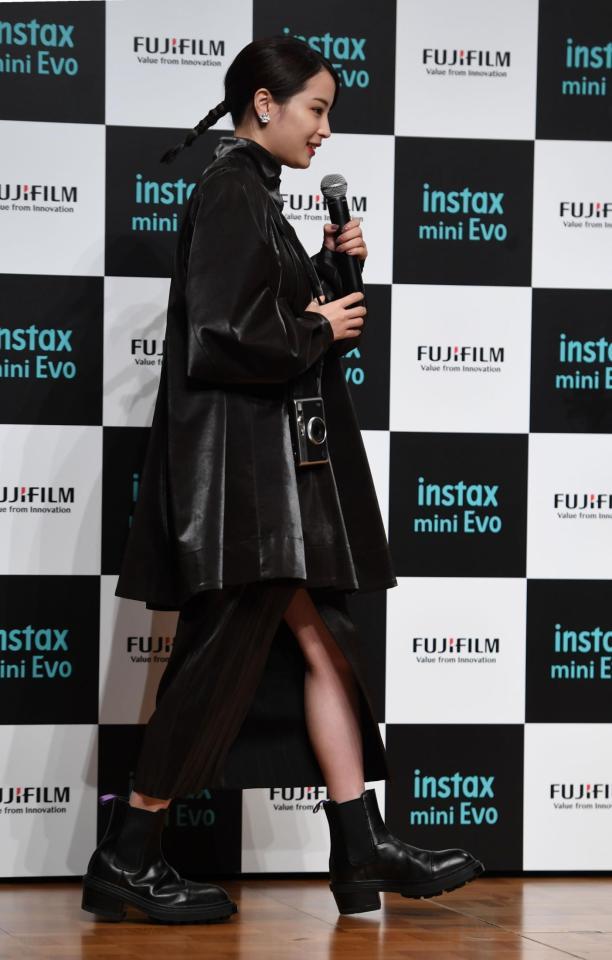 広瀬すず クラシカルなレザー姿で今年を総括 自分とちゃんと向き合えた一年 芸能 デイリースポーツ Online