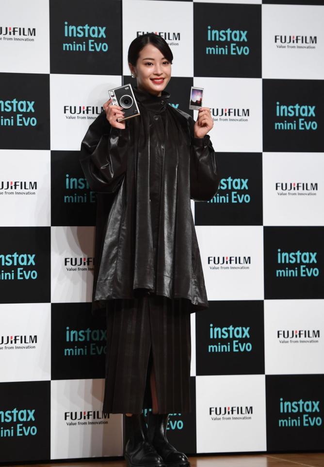 広瀬すず クラシカルなレザー姿で今年を総括 自分とちゃんと向き合えた一年 芸能 デイリースポーツ Online