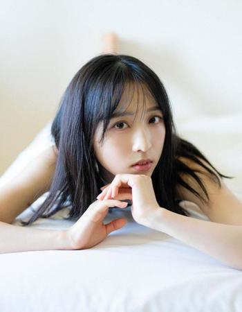 　楽天ブックスカバー版の表紙カット（撮影・細居幸次郎）