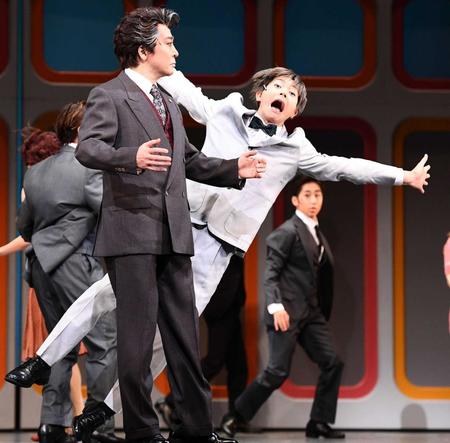 　熱演する増田貴久（撮影・園田高夫）