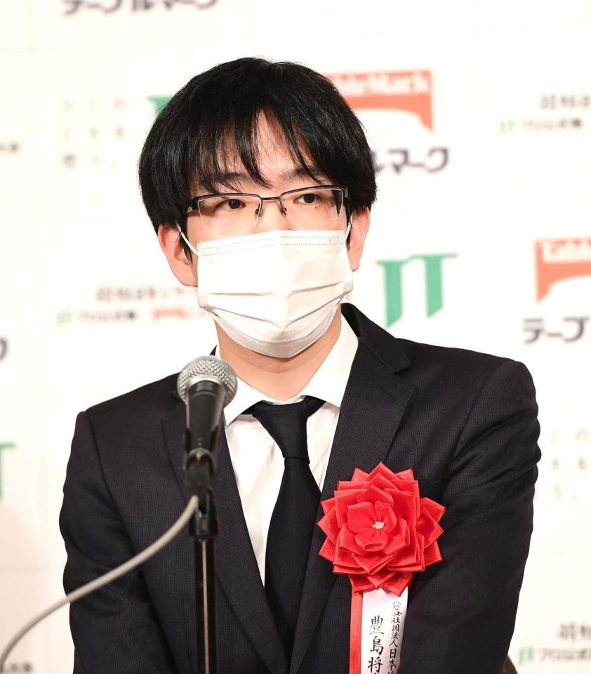 　抱負を語る豊島将之ＪＴ杯覇者＝東京渋谷のセルリアンタワー東急ホテル（撮影・園田高夫）