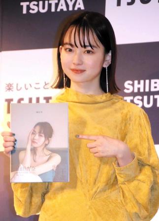 　２冊目の写真集を発売した山田杏奈＝東京・渋谷
