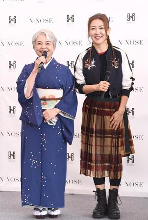 啓発キャンペーンのイベントに出演した母親の英子さん（左）と東ちづる＝東京港区のエイベックス本社（撮影・園田高夫）