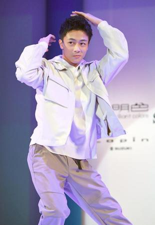 ダンスを披露する齋藤璃佑さん＝東京・ＥＢｉＳ３０３（撮影・金田祐二）
