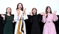 　満員の客席に向かって手を振る（左から）徳永えり、市川実和子、田中みな実、松村沙友理＝東京・新宿バルト９（撮影・園田高夫）