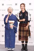 啓発キャンペーンのイベントに出演した母親の英子さん（左）と東ちづる＝東京港区のエイベックス本社（撮影・園田高夫）