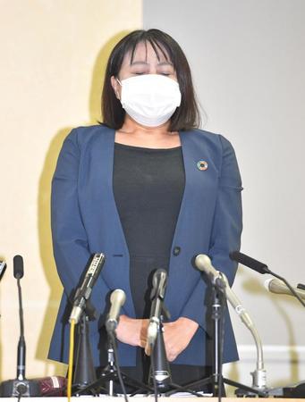 　辞職会見する木下富美子都議＝東京都庁（撮影・出月俊成）