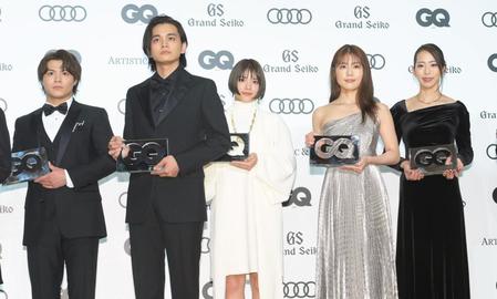 　「ＧＱ　ＭＥＮ　ＯＦ　ＴＨＥ　ＹＥＡＲ　２０２１」を受賞した（左から）阿部一二三、北村匠海、阿部詩、有村架純、野口啓代＝東京アメリカンクラブ（撮影・堀内翔）