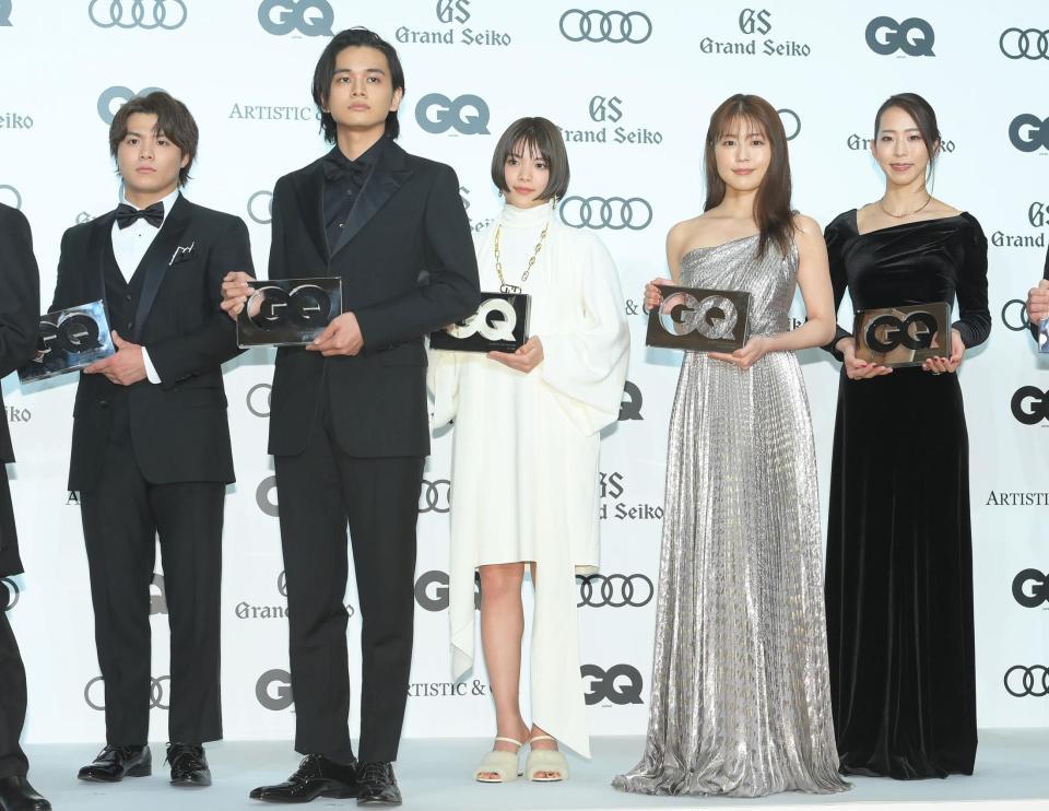 　「ＧＱ　ＭＥＮ　ＯＦ　ＴＨＥ　ＹＥＡＲ　２０２１」を受賞した（左から）阿部一二三、北村匠海、阿部詩、有村架純、野口啓代＝東京アメリカンクラブ（撮影・堀内翔）