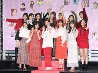 ＣａｎＣａｍ創刊４０周年イベントに登場した（前列左から）まい、山下美月、中条あやみ、生見愛瑠、加藤史帆、楓（後列左から）小室安未、佐々木莉佳子、宮本茉由、トラウデン直美、石川恋、ほのか、菜波＝都内（撮影・堀内翔） 