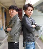 　今年も恒例の単独ライブに挑む２丁拳銃の小堀裕之（左）と川谷修士（撮影・出月俊成）