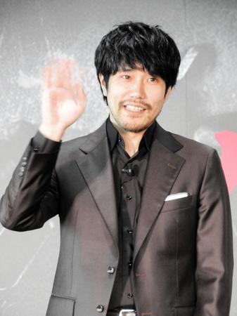 　イベントで笑顔を見せる松山ケンイチ