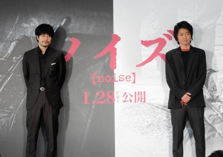 　１５年ぶりに共演した藤原竜也（右）と松山ケンイチ