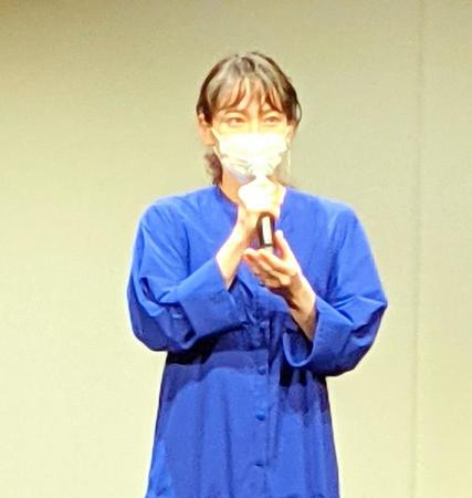 　「関西演劇祭２０２１」表彰式に出席した実行委員長の吉岡里帆