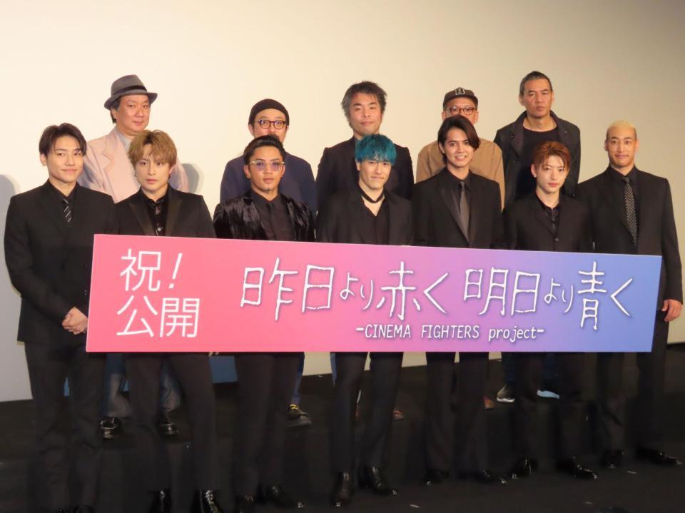 　舞台あいさつに出席したＧＥＮＥＲＡＴＩＯＮＳの（前列左から）小森隼、白濱亜嵐、数原龍友、中務裕太、片寄涼太、佐野玲於、関口メンディー＝都内