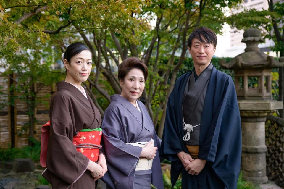 　初日に向けて意気込みを語った（右から）喜多村緑郎、波乃久里子、大和悠河