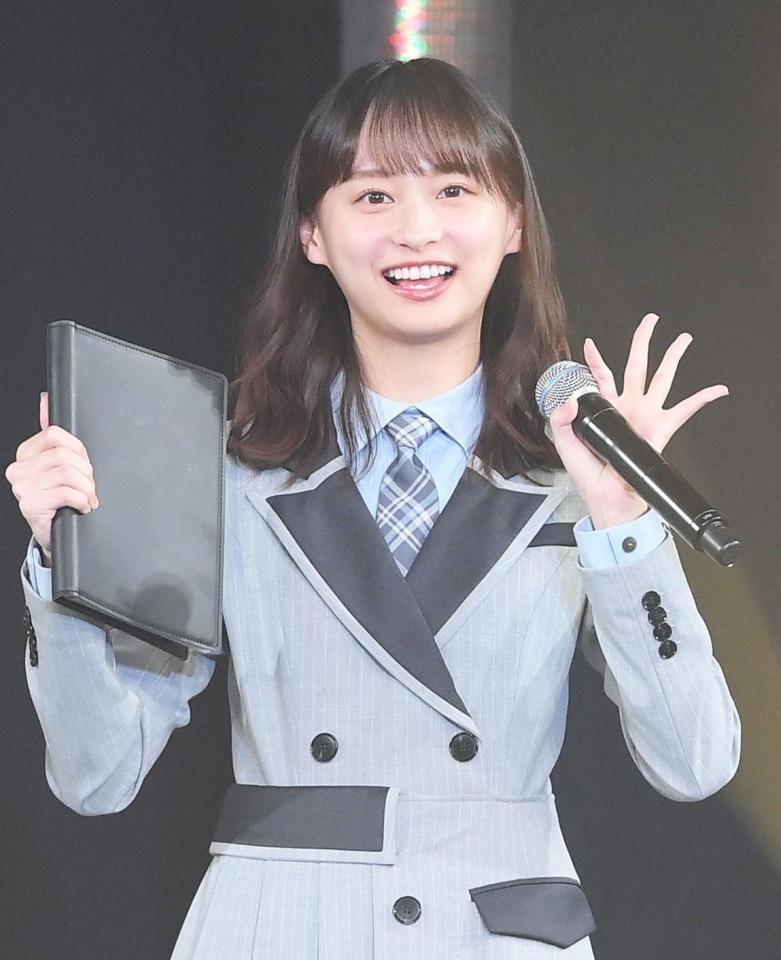 ２０２１Ｊリーグアウォーズのインタビュアーを務めた日向坂４６の影山優佳（撮影・堀内翔）