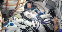 　打ち上げに成功したソユーズ宇宙船内の前澤友作氏（Ｃ）Ｒｏｓｃｏｓｍｏｓ